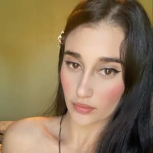 Meet your Posher, Liana